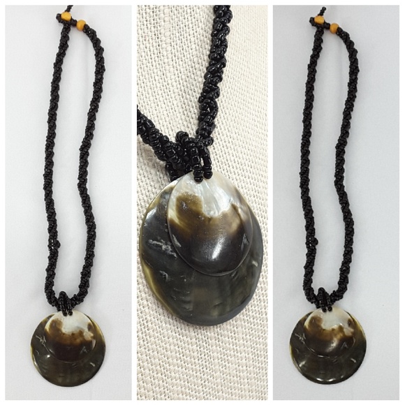 Shell Pendant on Glass Seed Beads, 20" Necklace - Picture 6 of 8